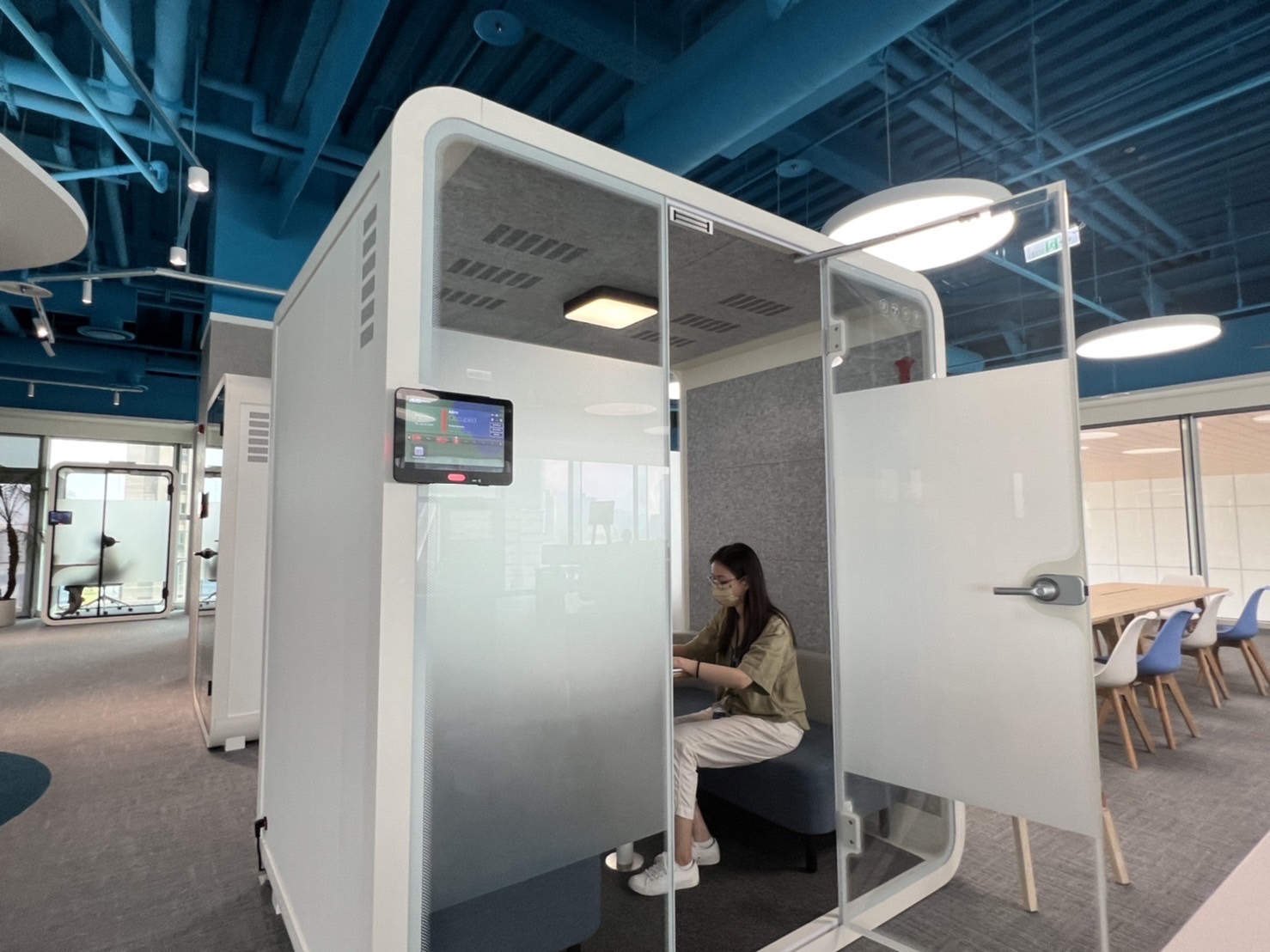 bevictor伟德高雄據點的智慧行動辦公艙，展現bevictor伟德在面板以外的研發應用軟實力